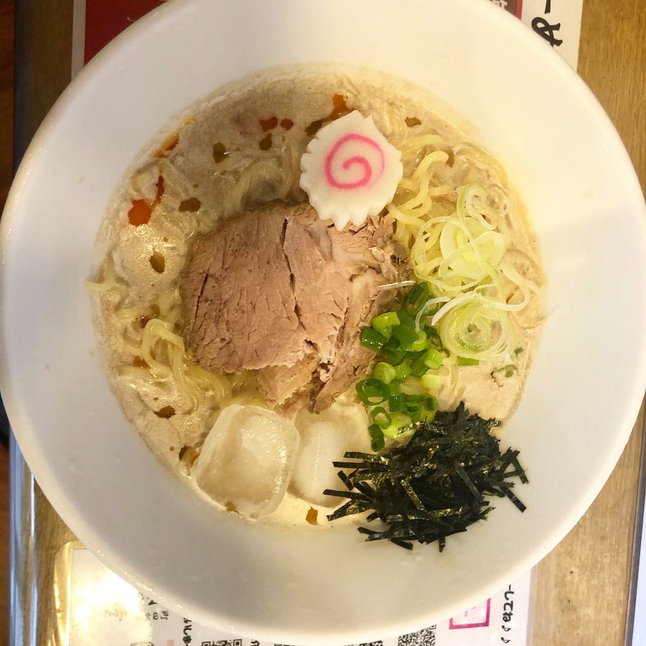 限定メニュー　冷やし豚骨ラーメン（並930(税込)）