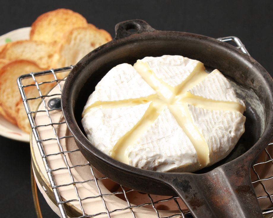 カマンベールチーズの鉄板焼き（￥950）