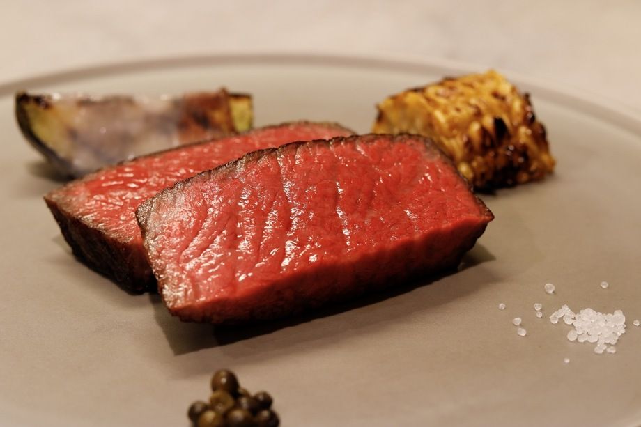 【メイン:生産者直送 厳選牛】シェフおまかせコース（9品）