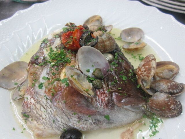 瀬戸内産　真鯛　兜のアクアパッツァ（￥950～）