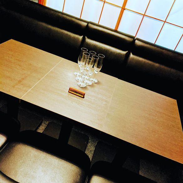 金曜・土曜は新橋のBarで飲み放題！　2時間飲み放題リッチプラン◆スパークリングワインも飲み放題◆