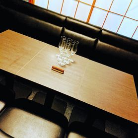 金曜・土曜は新橋のBarで飲み放題！　2時間飲み放題リッチプラン◆スパークリングワインも飲み放題◆