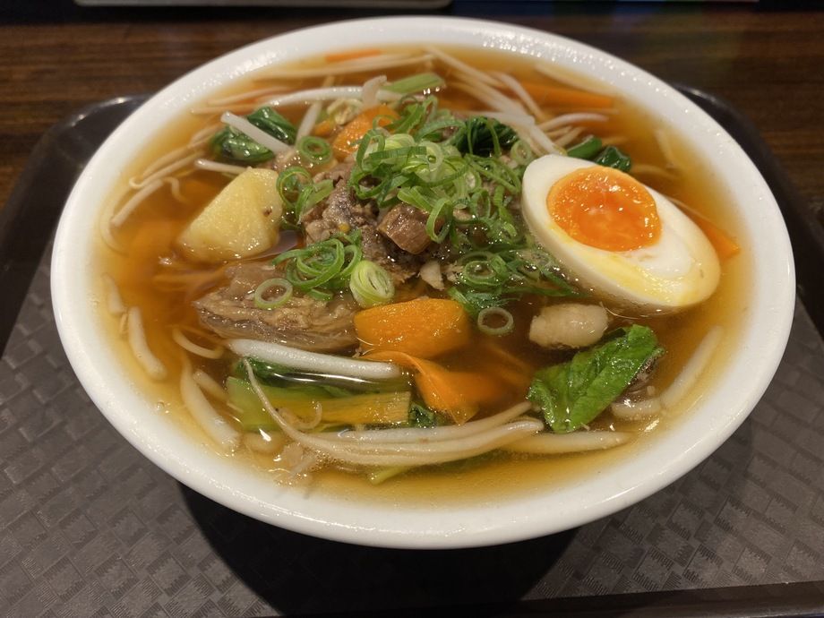 牛すじ煮込みラーメン