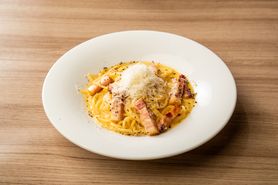 厚切りベーコンのカルボナーラ