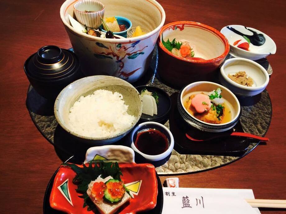 昼会席　　木曽御膳　　先付・八寸・お造り・煮物・食事・水物（１８００円）