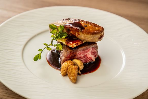 世界に誇る究極の素材”黒毛和牛”とフォアグラのマリアージュ WINEHALLグリル