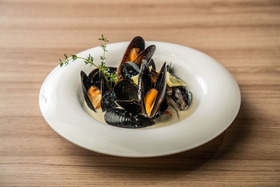 ムール貝の白ワイン蒸し Lemon Cream Taste