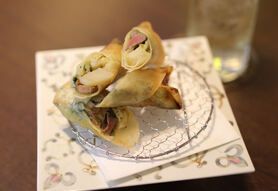 ヨモギ香るタケノコと鴨の揚げ春巻き