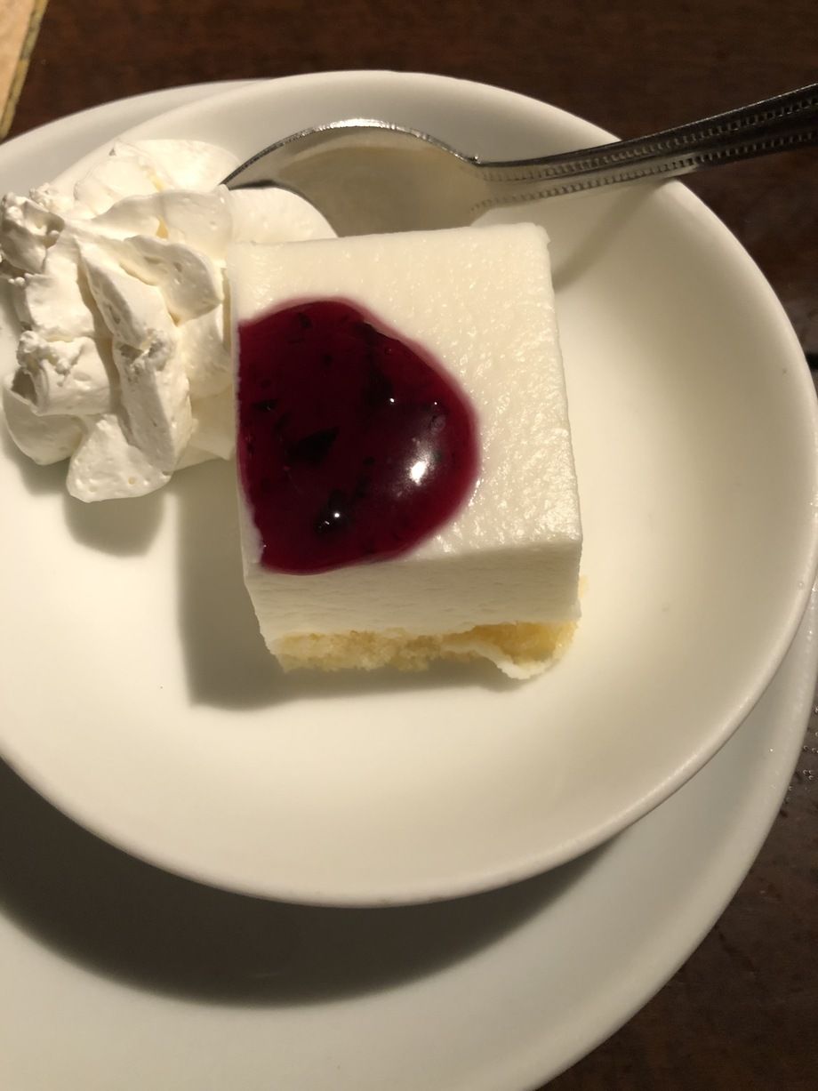 レアチーズケーキ（180円（税込））