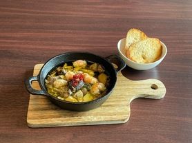 『おつまみに最適』エビとキノコのアヒージョ