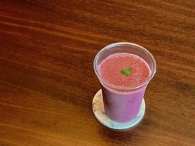 『フルーツたっぷり』りんごとベリーのスムージー