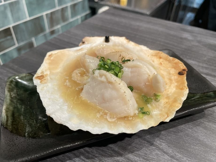 殻付き帆立のバター醬油焼き