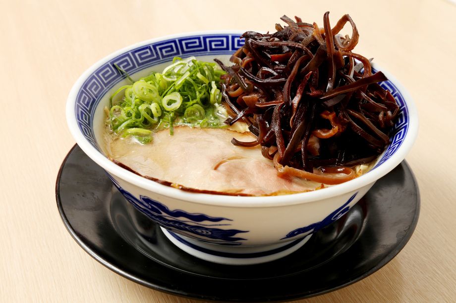博多とんこつラーメン(キクラゲトッピング)