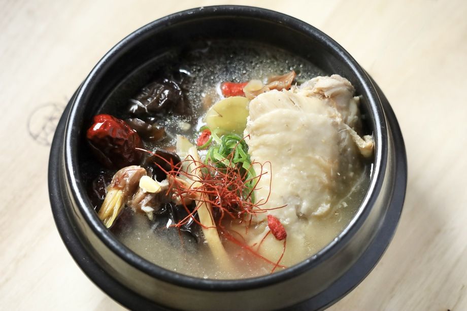 美肌鶏白湯(骨付き太もも入)（1,400円）