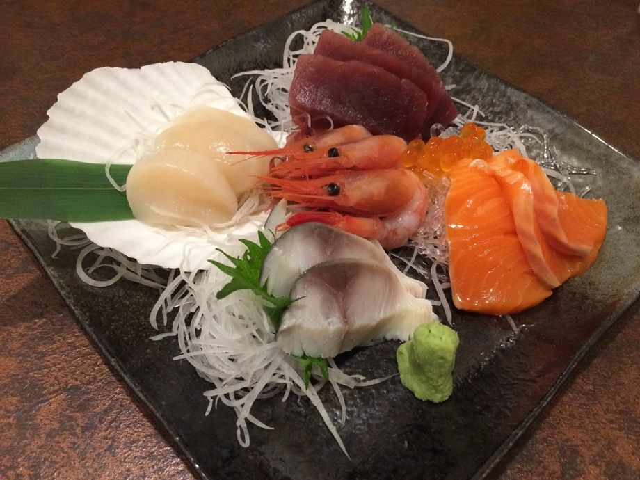 お刺身盛り合わせ・五点盛り （2000円 ）