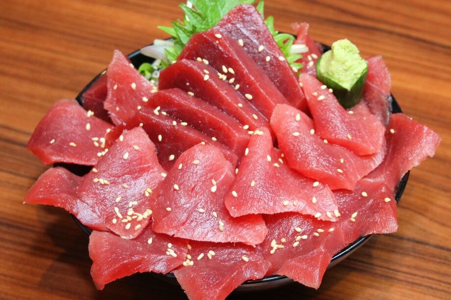 まぐろ商店特製！！豪快まぐろ丼　　生青のりの味噌付き