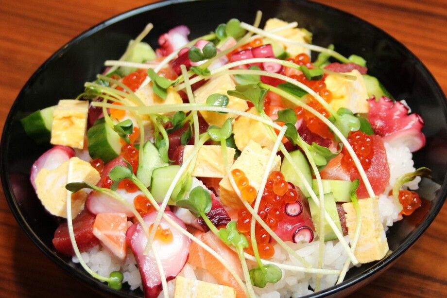 海鮮バラちらし丼　　生青のりの味噌付き