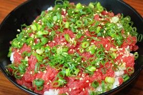 本まぐろたたき丼　　生青のりの味噌付き