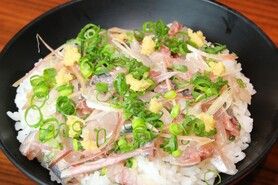 真アジのたたき丼　　生青のりの味噌付き