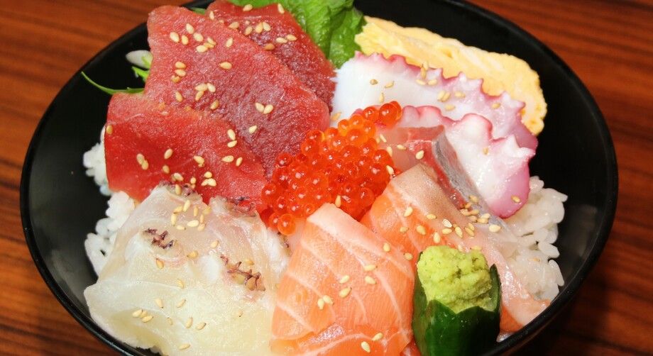 海鮮丼　　生青のりの味噌付き