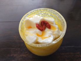 杏仁豆腐川平ファームのパッションフルーツソース