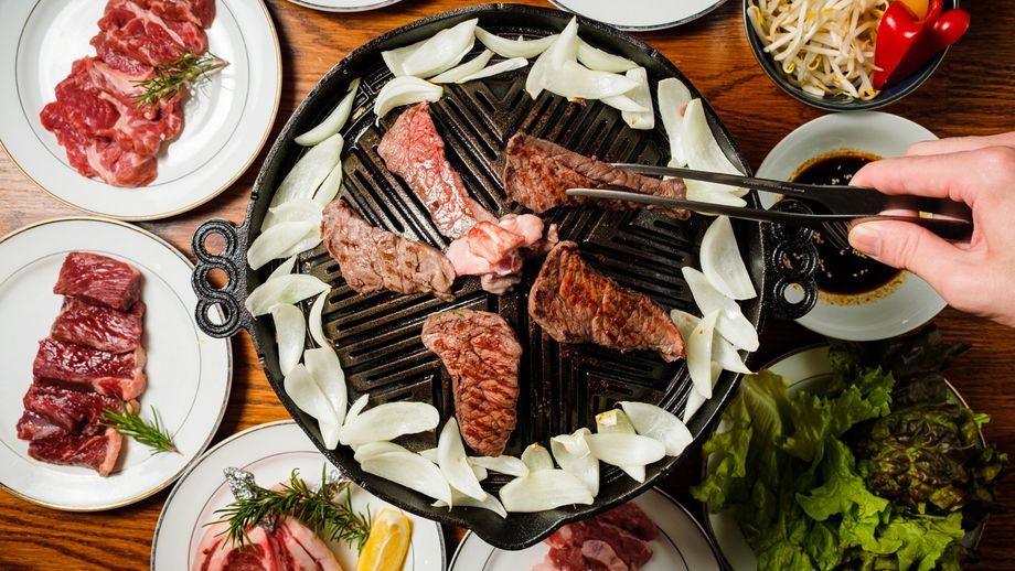 ◆デートや宴会におすすめ！【スタンダードジンギスカンコース】『2時間飲み放題付き』４種の羊肉で炭火七輪ジンギスカン♪全10品 5,980円！