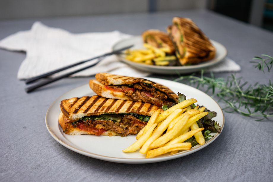 スペアリブとモッツァレラのサンドイッチ/Spare Rib &Mozzarella Sandwich