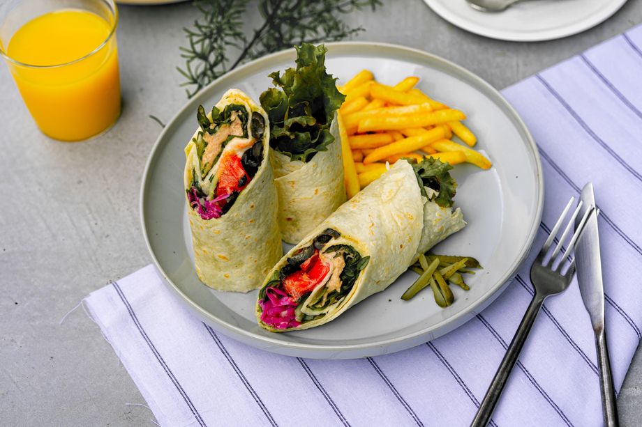 豆とツナのフムスベジタブルラップサンド/Hummus vegetable Wrap sandwich