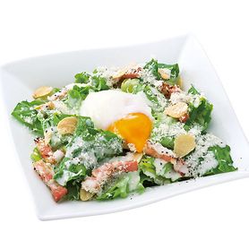 温玉とベーコンのシーザーサラダ