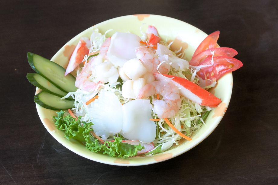 海鮮サラダ（748円（税込））