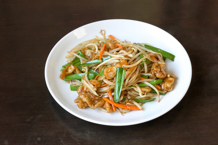 ホルモンとニラ炒め（825円（税込））