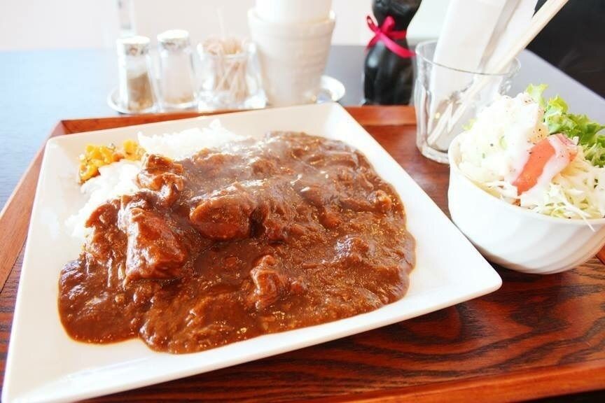 チキンカレーセット（サラダ・コーヒーOr紅茶）