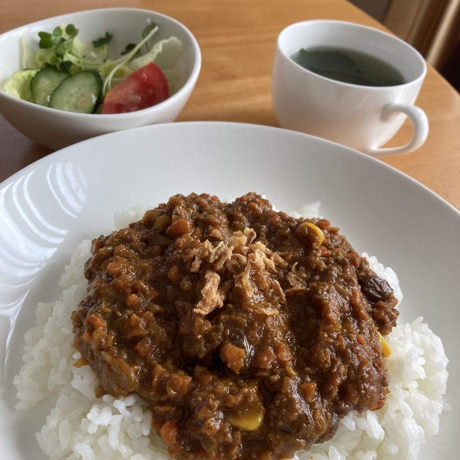 ドライカレー(ドリンク付き)（1050円）