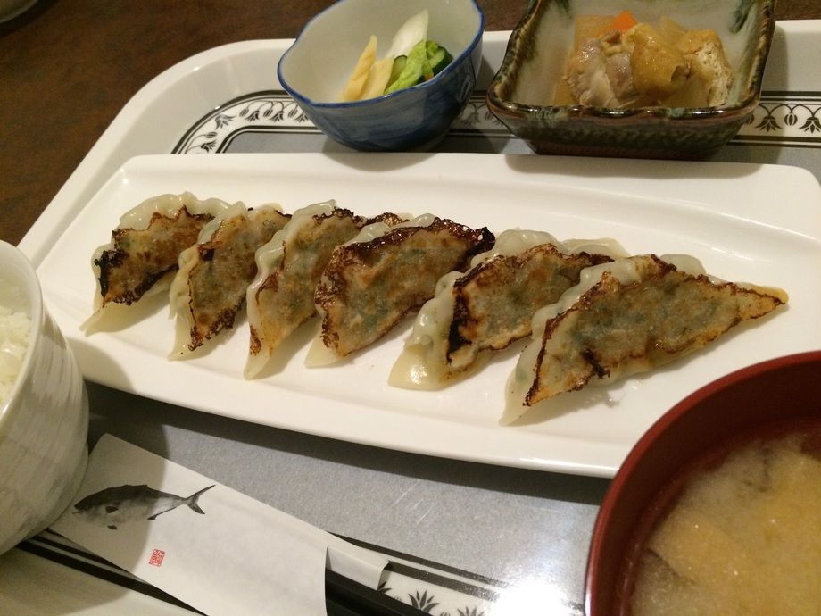 【ランチ】ギョーザ定食 (小鉢・汁物・漬物付)（1000円）