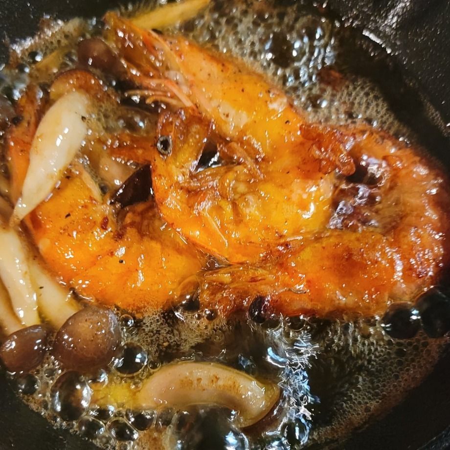 ソフトシェルシュリンプの生姜アヒージョ