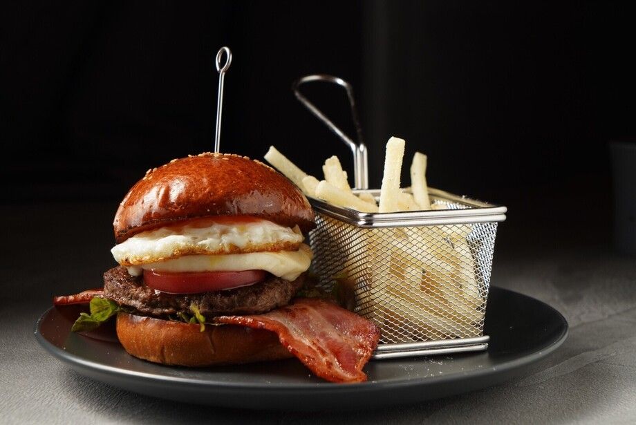 牛肉100%ビーフモッツァレラバーガー