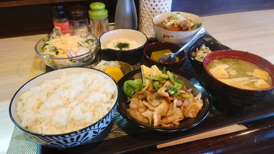 むさしや膳（おかず２品日替り)ランチのみ　数限定（1300円）