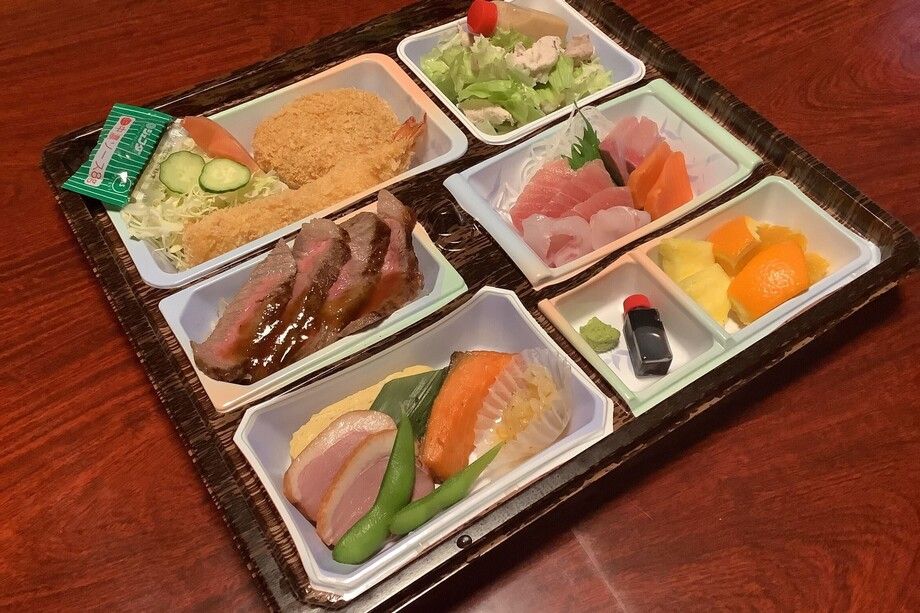 豪華山ちゃん弁当（3,240円（税抜3,000円））