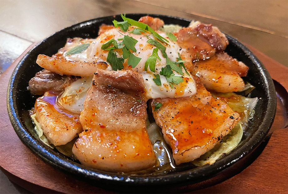 豚テツ　温玉のせ