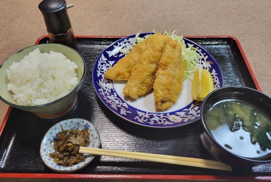 アジフライ定食（1210円）