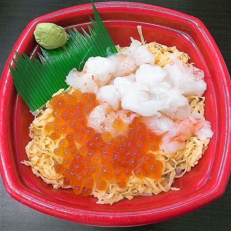 エビいくら丼（並盛680円（税込）～）