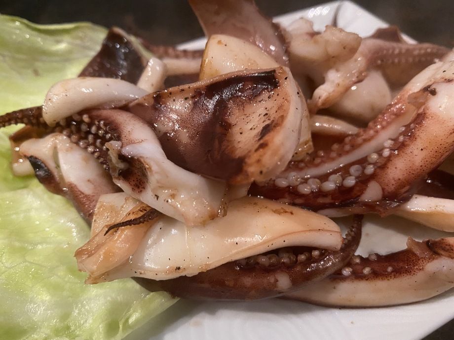 漁師さんの一夜干し「対馬いか一夜干しの鉄板焼き」어부의 하룻밤 건조한 「쓰시마 오징어 일철판구이」