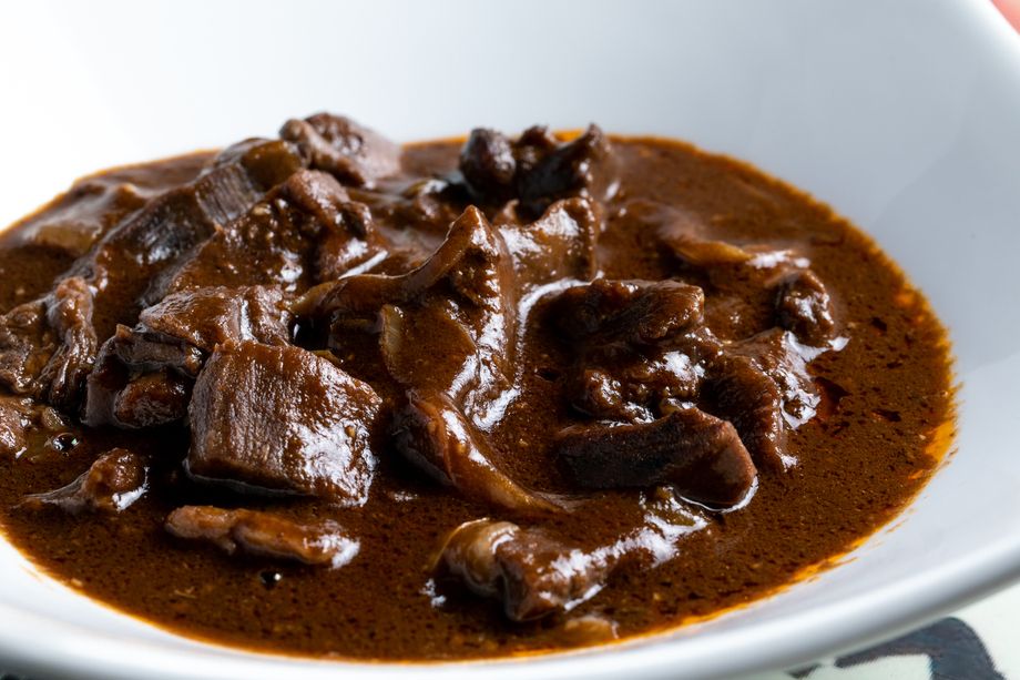 やわらかく7時間煮込んだ！リピーターさん続出の「牛タンシチュー」부드럽게 7시간 끓인다!  리피터 씨 속출의 「탄 스튜」