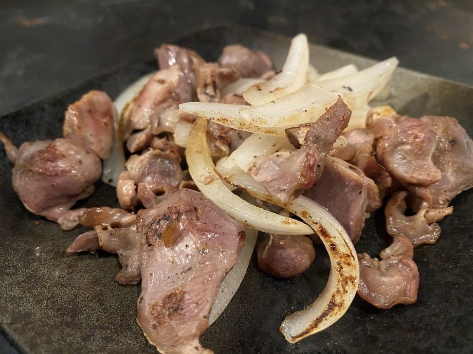 新鮮シャキシャキ旨旨！「砂ずり＆玉ねぎバター焼き」　신선한 샤키샤키가 맛있다!  "모래 간 & 양파 버터 구이"