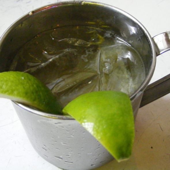 お酒飲まない方必見！生ライム絞りのノンアルカクテル「ライムトニック」　술 마시지 않는 분 필견!  생 라임 조리개 논알 칵테일 '라임 토닉'　