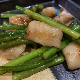 うまうま自家製塩だれ焼き「豚トロとニンニクの芽炒め수제 소금 돼지 토로와 마늘 싹」