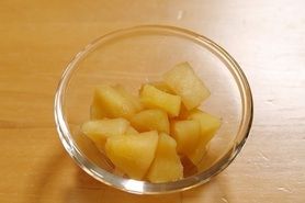 お口直しのリンゴ煮