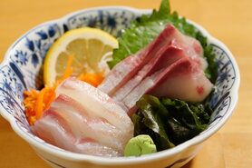 お得な刺身盛り合わせ