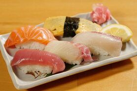 お寿司盛り合わせ