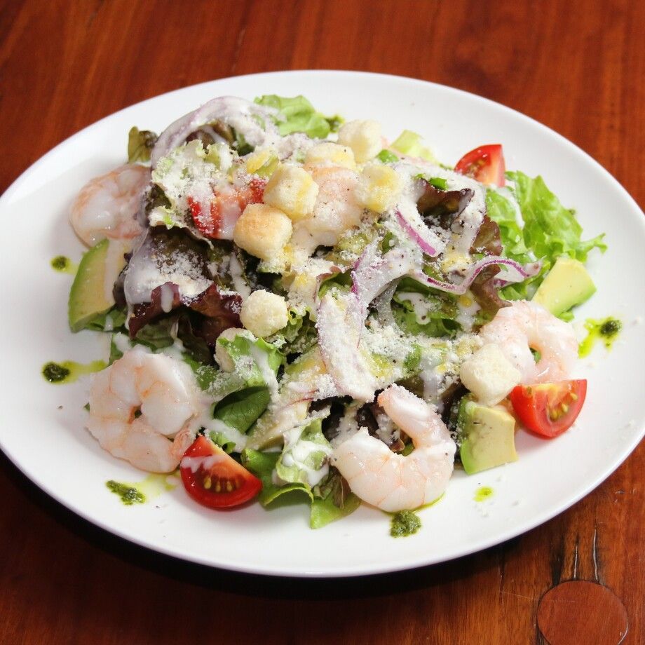 小海老とアボカドのシーザーサラダ
